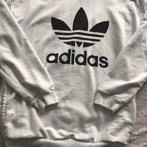 adidas sweatshirt with pockets